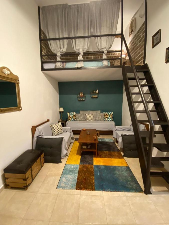 Small Cosy House Lavrion Apartment Exterior photo