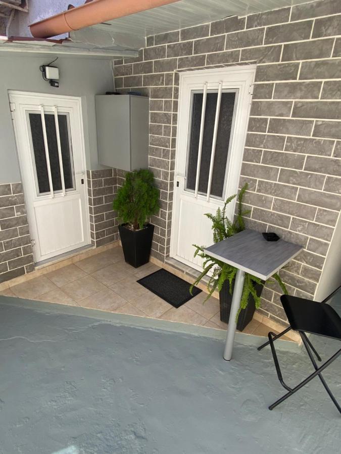 Small Cosy House Lavrion Apartment Exterior photo