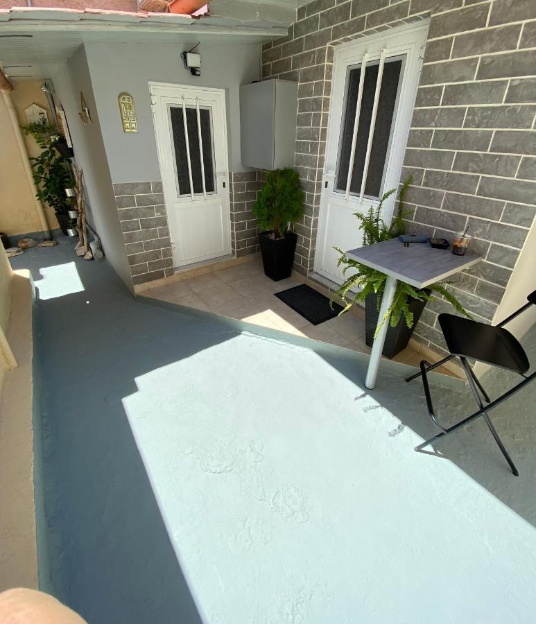 Small Cosy House Lavrion Apartment Exterior photo